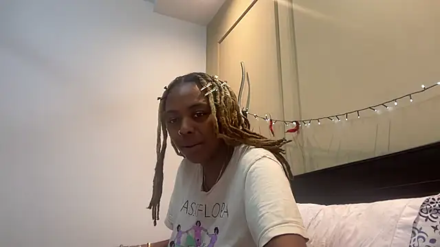 Snapshot of ChocolateCakeQueen chatting on 03/16/25, 04:09 ChocolateCakeQueen online show from 03/16/25, 04:09