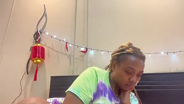 Snapshot of ChocolateCakeQueen chatting on 03/23/25, 03:54 ChocolateCakeQueen online show from 03/23/25, 03:54