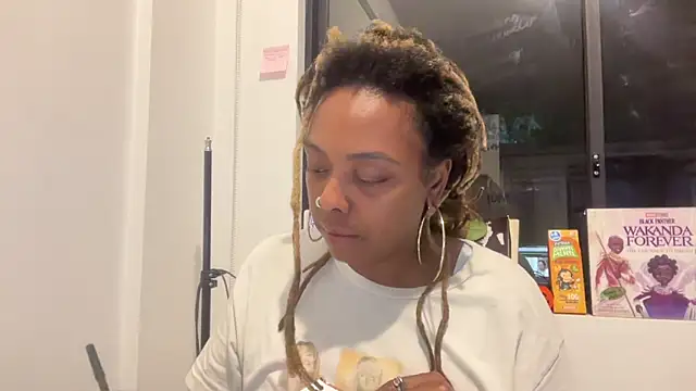 Snapshot of ChocolateCakeQueen chatting on 09/26/25, 12:14 ChocolateCakeQueen online show from 09/26/25, 12:14