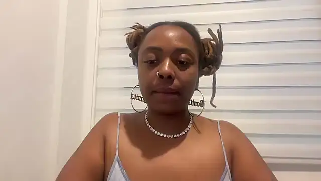 Snapshot of ChocolateCakeQueen chatting on 09/28/25, 04:07 ChocolateCakeQueen online show from 09/28/25, 04:07