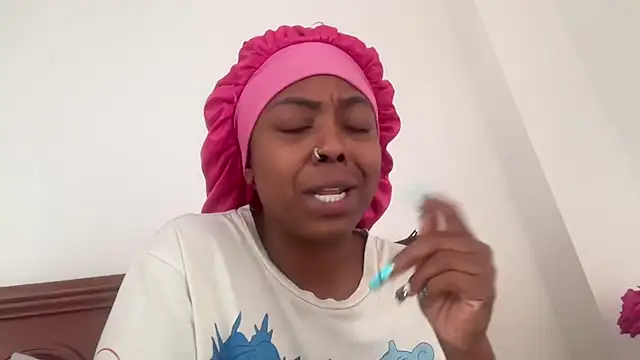 Snapshot of ChocolateCakeQueen chatting on 10/01/25, 01:28 ChocolateCakeQueen online show from 10/01/25, 01:28