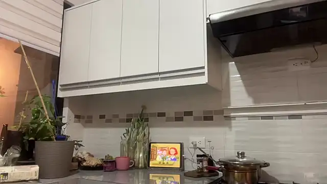 Snapshot of ChocolateCakeQueen chatting on 10/08/25, 12:19 ChocolateCakeQueen online show from 10/08/25, 12:19