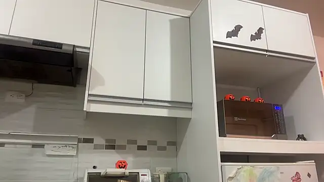 Snapshot of ChocolateCakeQueen chatting on 10/23/25, 01:38 ChocolateCakeQueen online show from 10/23/25, 01:38