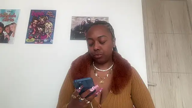ChocolateCakeQueen online show from 05/17/26, 02:13