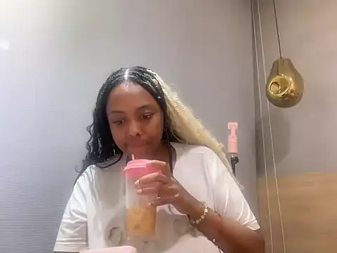 ChocolateCakeQueen online show from 07/18/26, 01:54