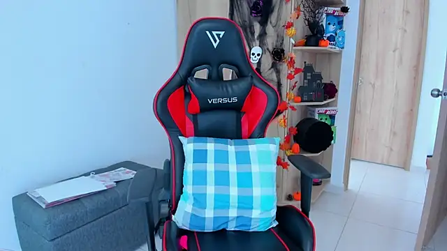 Snapshot of _amanda_seyfried19 chatting on 10/23/25, 05:01  amanda seyfried19 online show from 10/23/25, 05:01