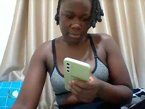 Snapshot of sexy_cutelips chatting on 10/24/25, 07:21 sexy cutelips online show from 10/24/25, 07:21