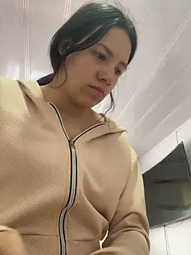 hannahb-e online show from 10/23/25, 08:07