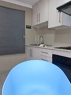 Snapshot of Jazmine-Blue chatting on 10/22/25, 01:06 Jazmine-Blue online show from 10/22/25, 01:06