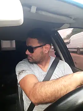 Snapshot of hecwil8 chatting on 10/11/25, 12:04 hecwil8 online show from 10/11/25, 12:04