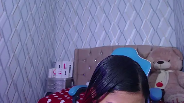 NicolleTaylor online show from 01/12/25, 02:45