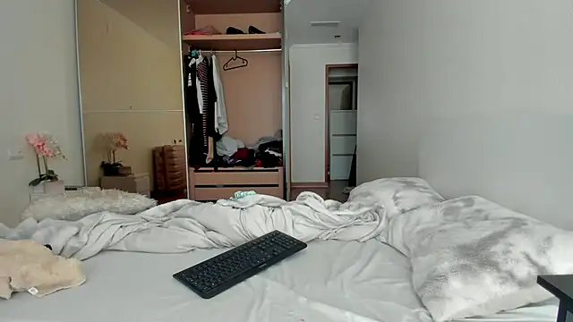 dulcey john online show from 11/20/25, 09:31