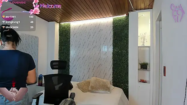 victoria mooree online show from 06/11/26, 12:32