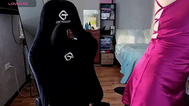 Snapshot of Little_Soph chatting on 09/16/25, 01:34 Little Soph online show from 09/16/25, 01:34