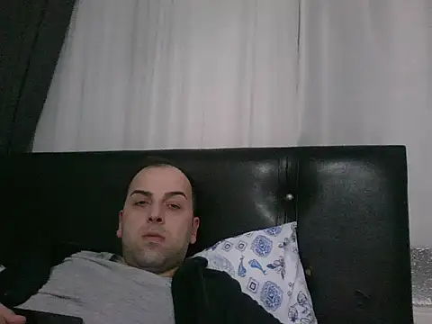 Snapshot of Yldrmm_9553 chatting on 02/19/26, 04:36 Yldrmm 9553 online show from 02/19/26, 04:36