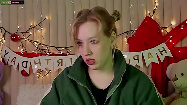 Snapshot of RachelCart chatting on 12/16/25, 03:11 RachelCart online show from 12/16/25, 03:11