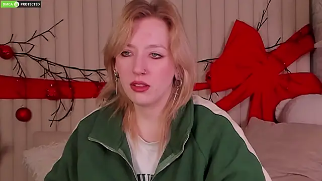 Snapshot of RachelCart chatting on 12/19/25, 03:13 RachelCart online show from 12/19/25, 03:13