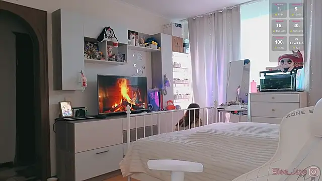 Snapshot of elisejays chatting on 09/14/25, 12:37 elisejays online show from 09/14/25, 12:37