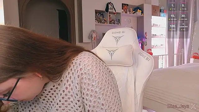 Snapshot of elisejays chatting on 10/13/25, 01:00 elisejays online show from 10/13/25, 01:00