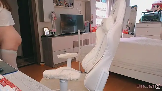 Snapshot of elisejays chatting on 10/24/25, 11:39 elisejays online show from 10/24/25, 11:39