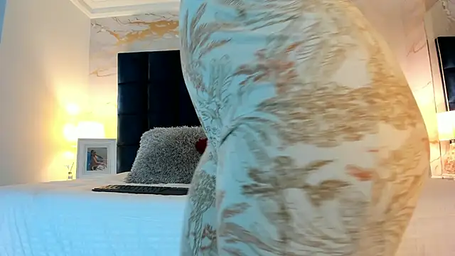 Snapshot of EVELIN_MASON chatting on 10/02/25, 07:43 EVELIN MASON online show from 10/02/25, 07:43