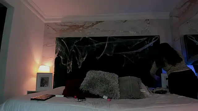 Snapshot of EVELIN_MASON chatting on 10/15/25, 07:47 EVELIN MASON online show from 10/15/25, 07:47