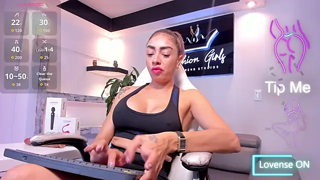 AnaRuiz online show from 10/12/25, 01:32