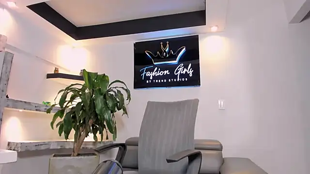 AnaRuiz online show from 11/22/25, 01:04