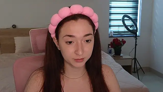 Snapshot of YasmineWest chatting on 05/09/26, 08:08 YasmineWest online show from 05/09/26, 08:08