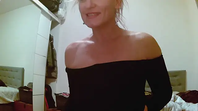 Snapshot of Sexyycattt chatting on 01/17/25, 01:04 Sexyycattt online show from 01/17/25, 01:04