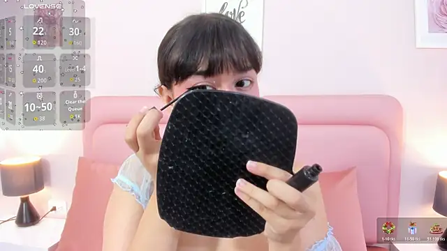 Snapshot of little_dolly1 chatting on 12/17/25, 12:22 little dolly1 online show from 12/17/25, 12:22