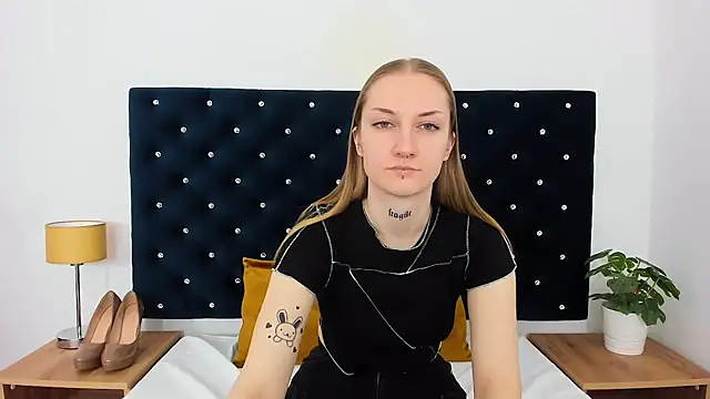 AlexaTease online show from 02/13/25, 02:42