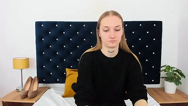 AlexaTease online show from 02/14/25, 02:33