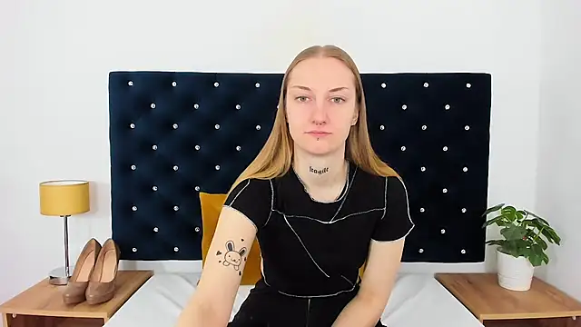 AlexaTease online show from 02/15/25, 09:38