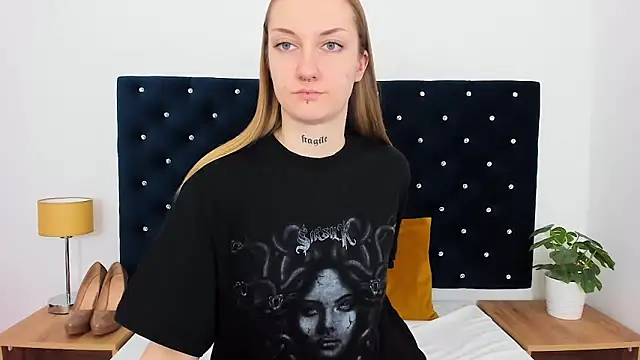 AlexaTease online show from 02/19/25, 02:44