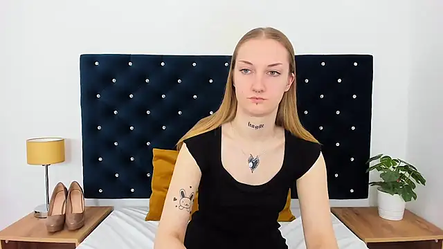 AlexaTease online show from 02/21/25, 02:48
