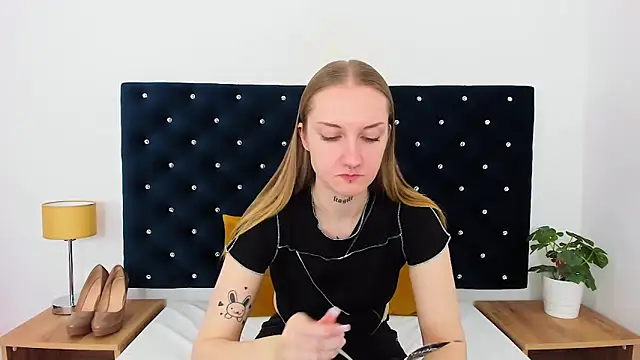 AlexaTease online show from 03/04/25, 04:41