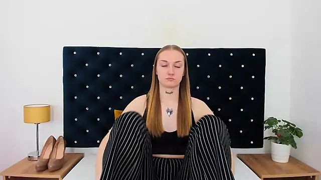 AlexaTease online show from 03/06/25, 01:57