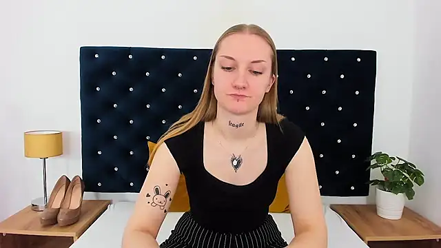 AlexaTease online show from 03/21/25, 02:40