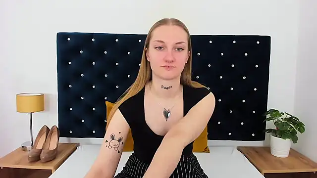 AlexaTease online show from 03/21/25, 05:56