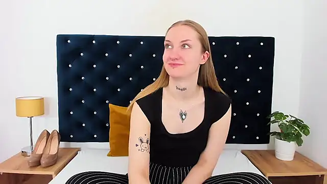 AlexaTease online show from 03/22/25, 01:19