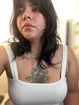 JulianaCastillo online show from 12/29/24, 04:48
