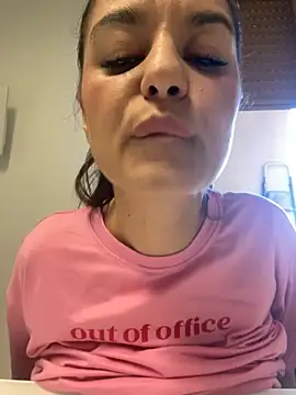 Snapshot of pissycu chatting on 09/18/25, 12:29 pissycu online show from 09/18/25, 12:29