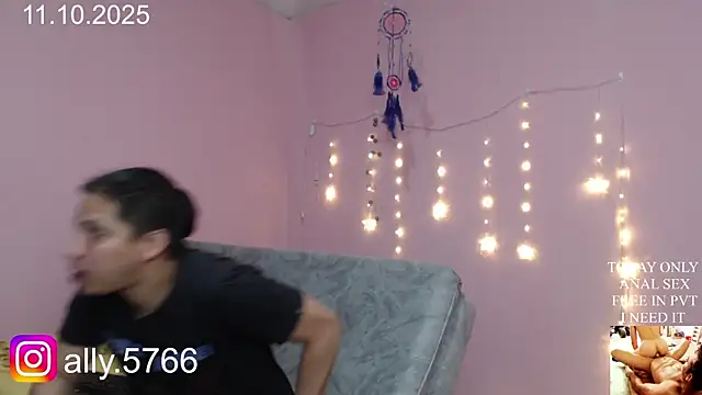 Snapshot of CoreAlejito chatting on 10/12/25, 01:48 CoreAlejito online show from 10/12/25, 01:48