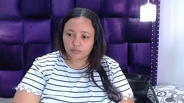 Snapshot of CrushOnMe_ chatting on 11/07/25, 04:45 CrushOnMe online show from 11/07/25, 04:45