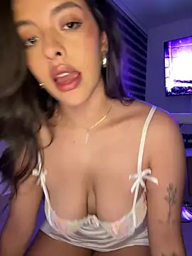 Snapshot of martina_duque_ chatting on 03/21/25, 01:56 martina duque online show from 03/21/25, 01:56