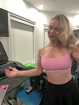 Snapshot of CindyOcean chatting on 12/08/24, 01:24 CindyOcean online show from 12/08/24, 01:24