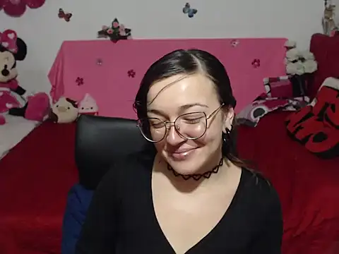 Snapshot of Angela_18honey chatting on 09/25/25, 02:04 Angela 18honey online show from 09/25/25, 02:04