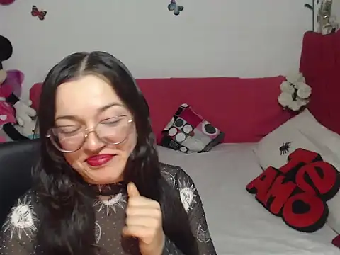 Snapshot of Angela_18honey chatting on 10/29/25, 02:14 Angela 18honey online show from 10/29/25, 02:14