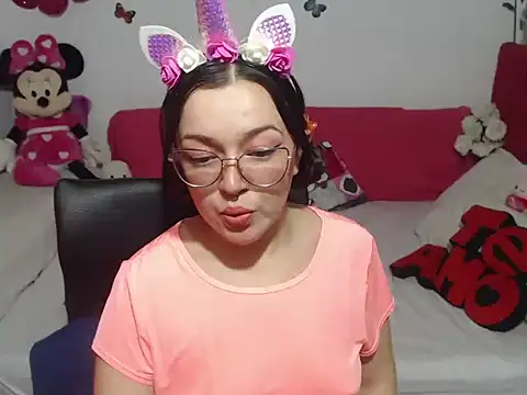 Snapshot of Angela_18honey chatting on 10/30/25, 02:02 Angela 18honey online show from 10/30/25, 02:02